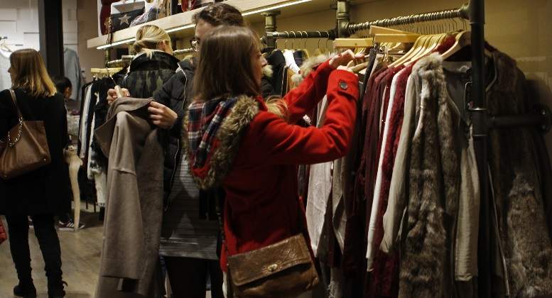 chica-rebajas-comprando-dreams.jpg