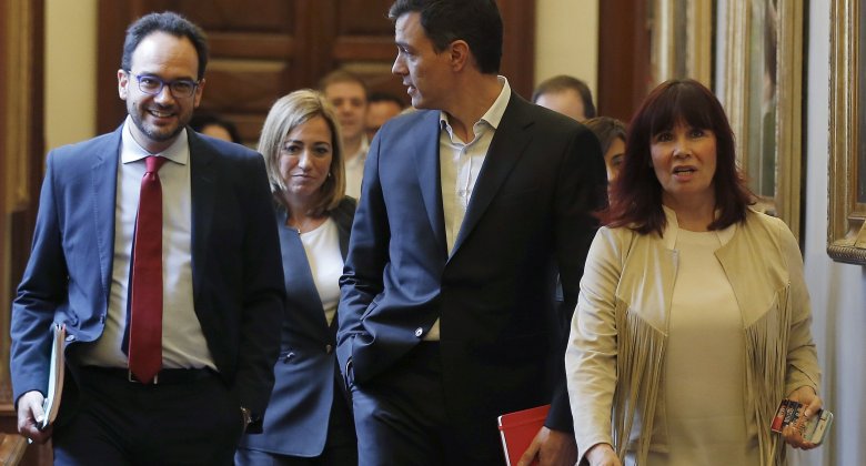 pedrosanchez-distraido-efe.jpg