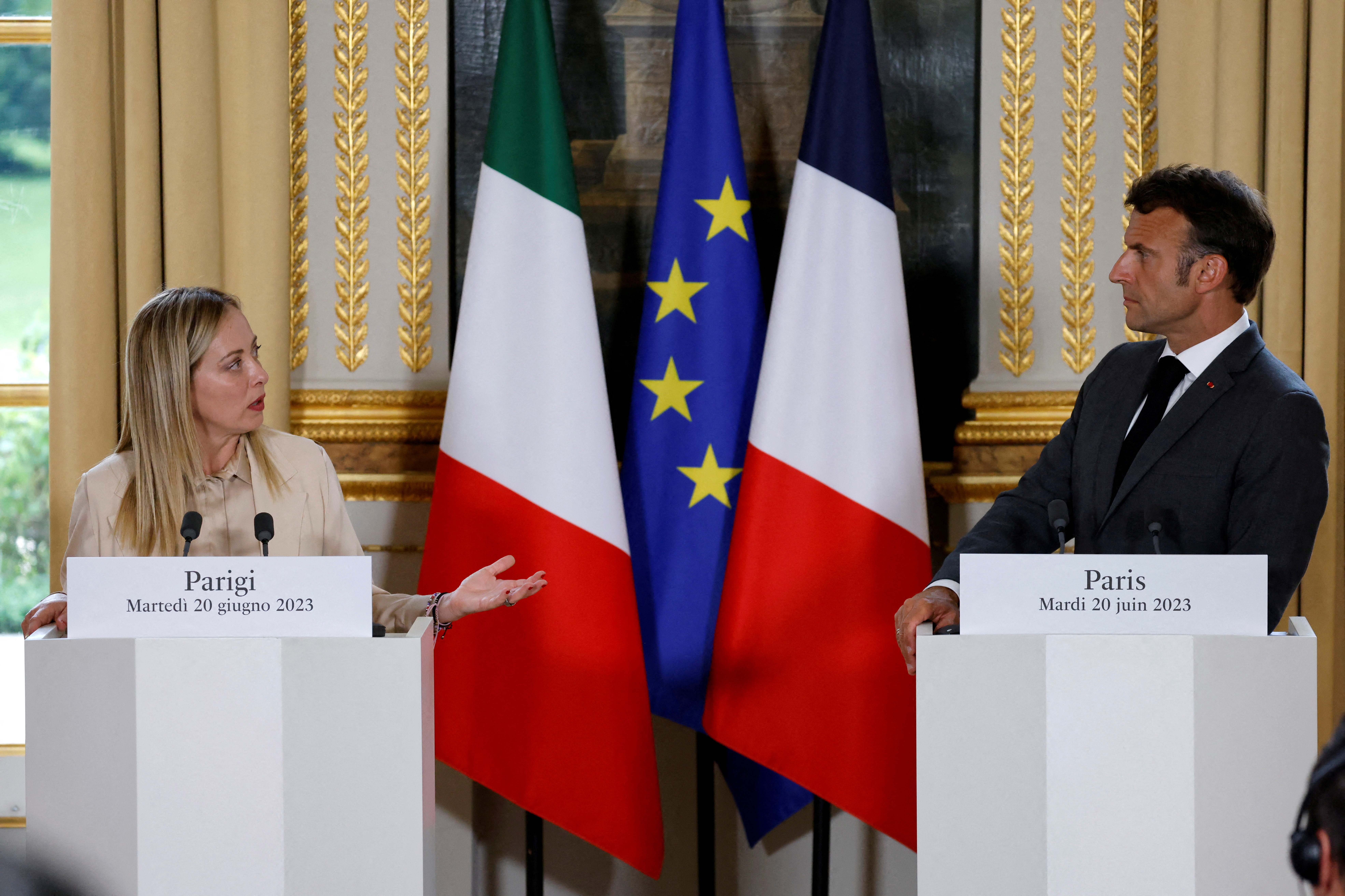 La primera ministra italiana, Giorgia Meloni y el presidente de Francia, Emmanuel Macron