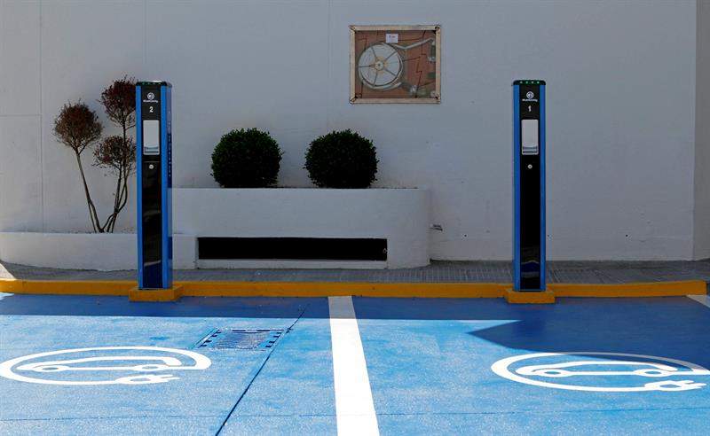 recarga-coches-energia-solar-efe.jpg