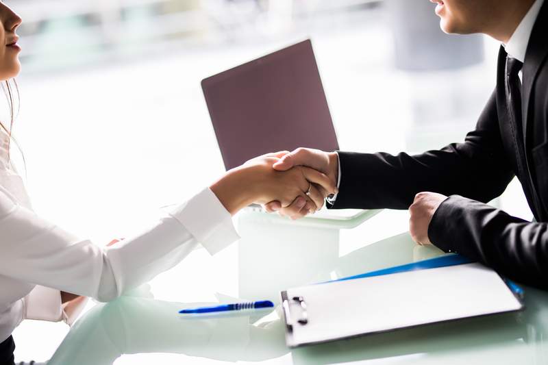 acuerdo-pacto-mano-dreamstime.jpg