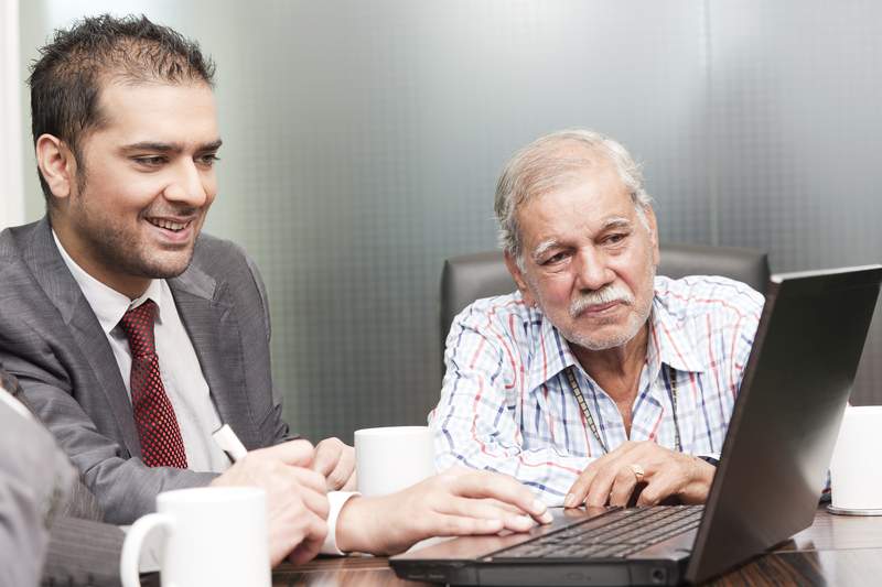 joven-mayor-trabajo-dreamstime.jpg