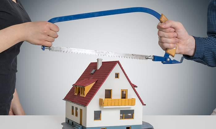 divorcio-sierra-casa-separacion-manos-dreamstime.jpg