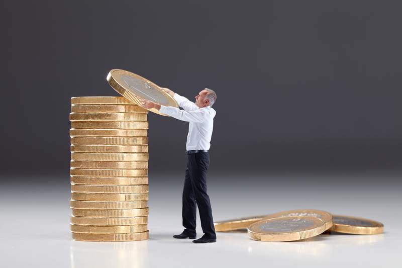 dinero-mayor-monedas-mover-dreamstime.jpg