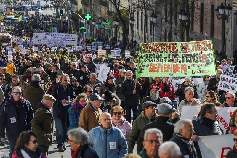 Los taxistas se unen a una protesta de jubilados contra la nueva norma de pensiones