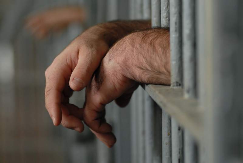 carcel-prision-manos-dreamstime.jpg