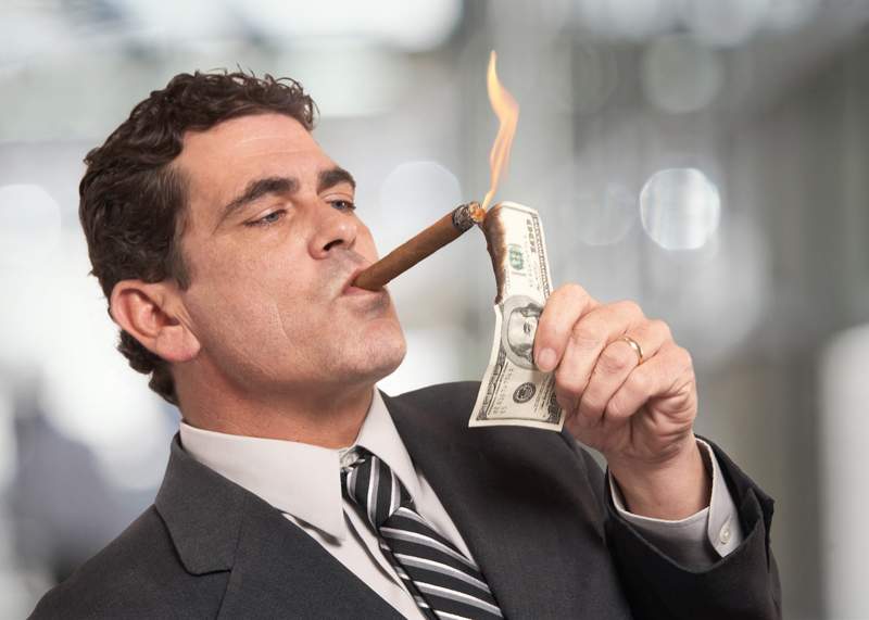 rico-quemar-dinero-dreamstime.jpg