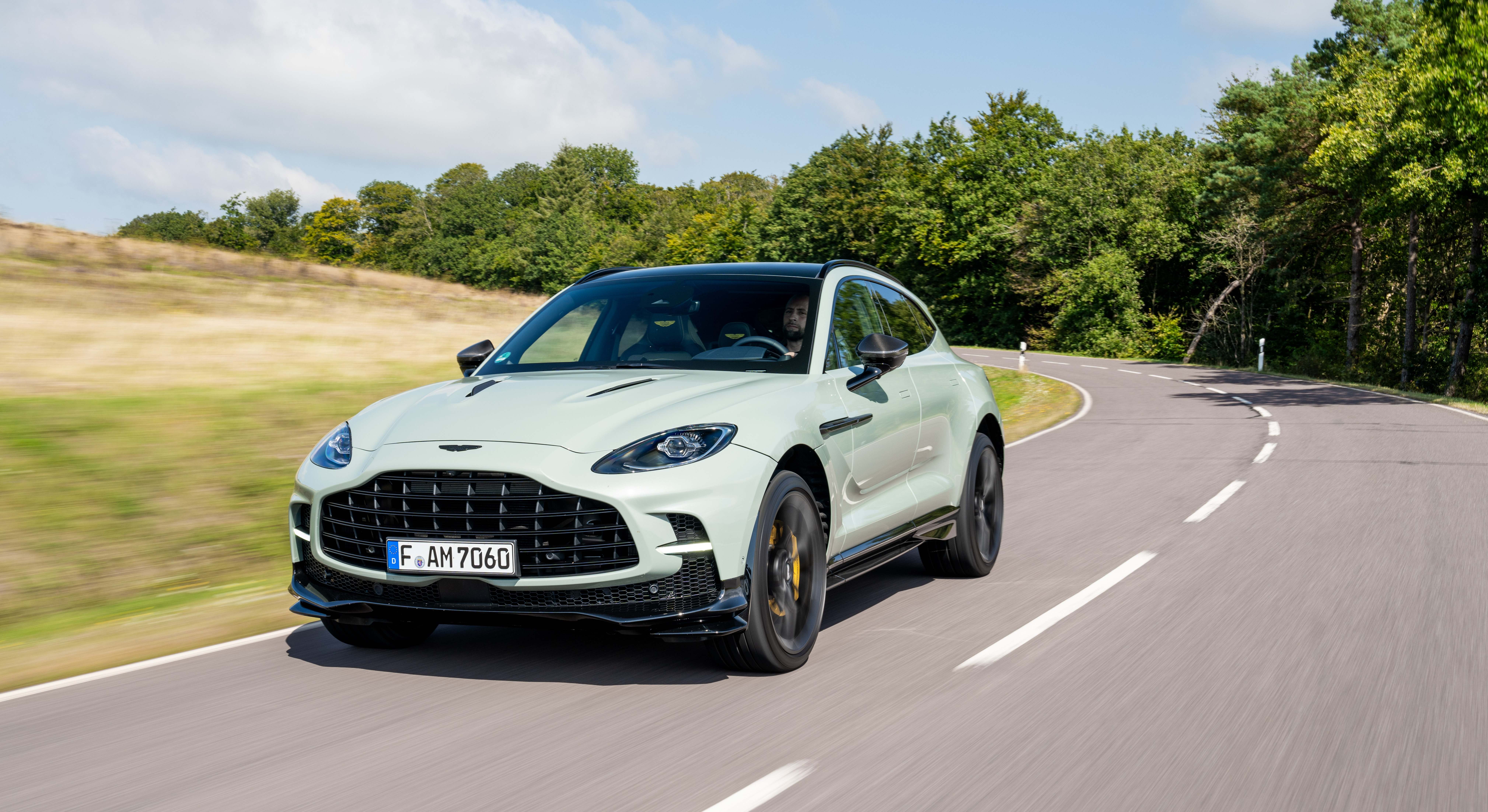 Aston Martin DBX 707