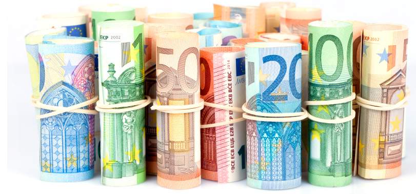 billetes-enrollados-istock.jpg