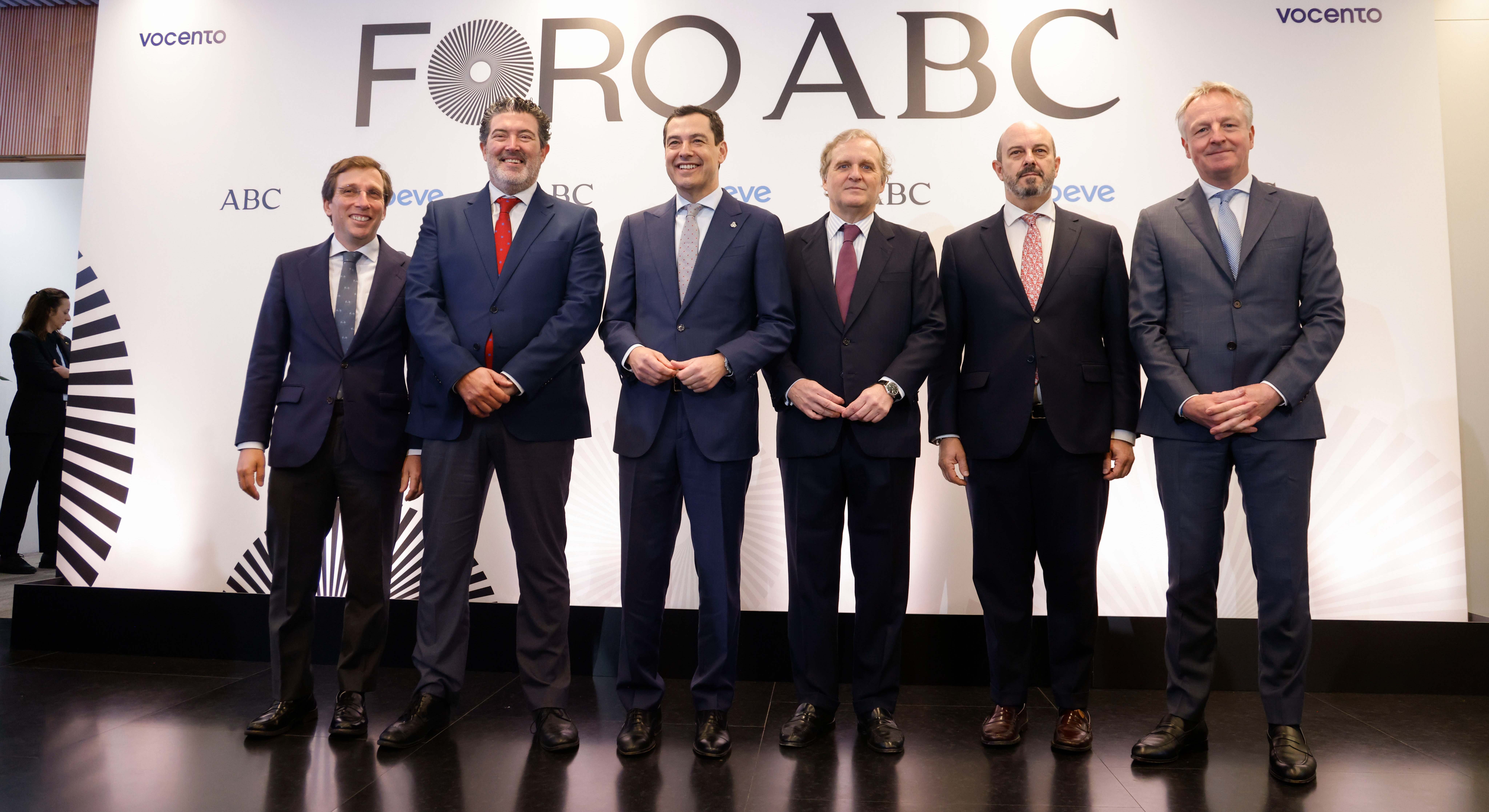 Juanma Moreno en el Foro ABC.