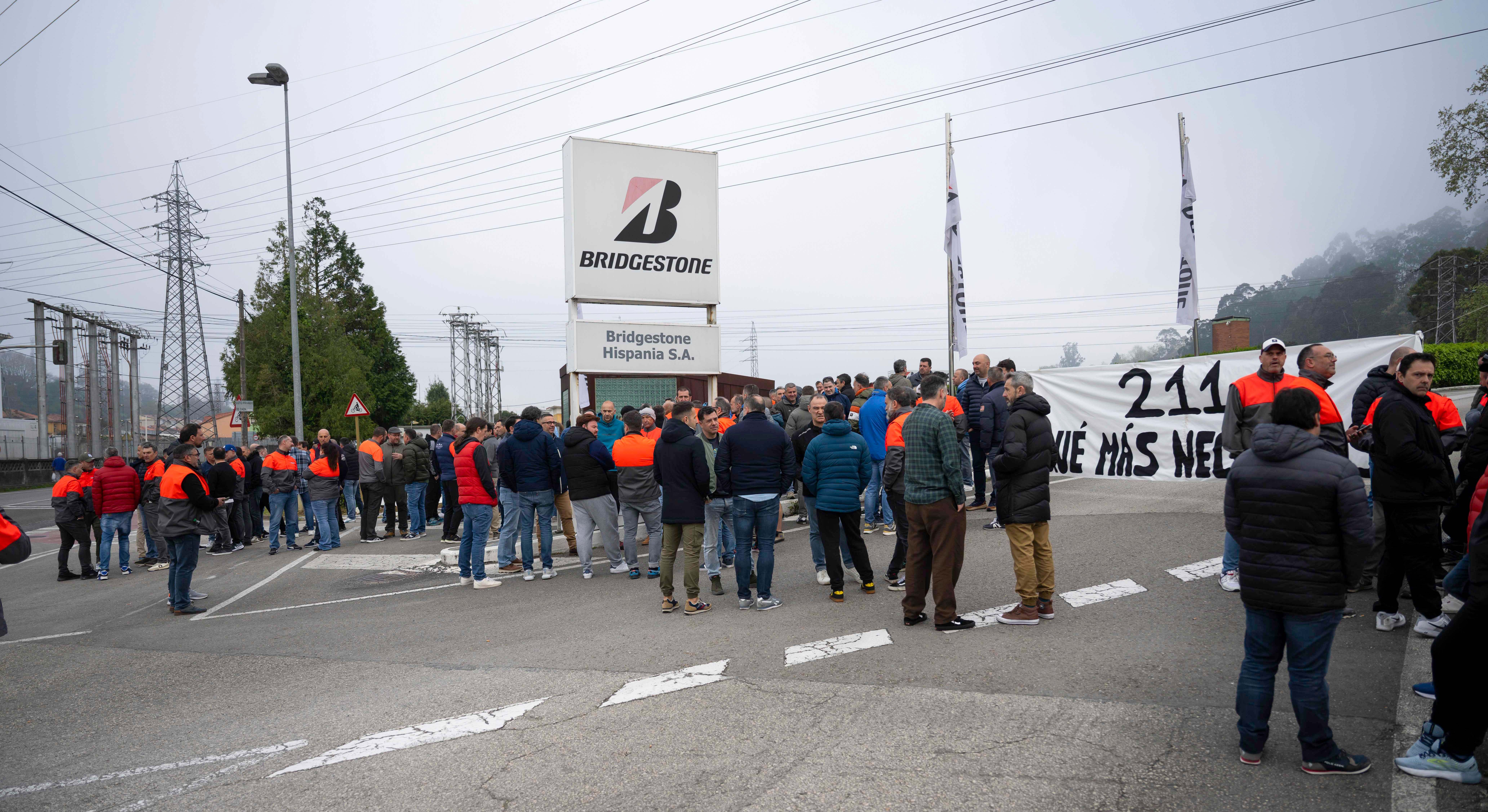 La huelga paraliza la producción de las fábricas de Bridgestone en Puente San Miguel y Basauri