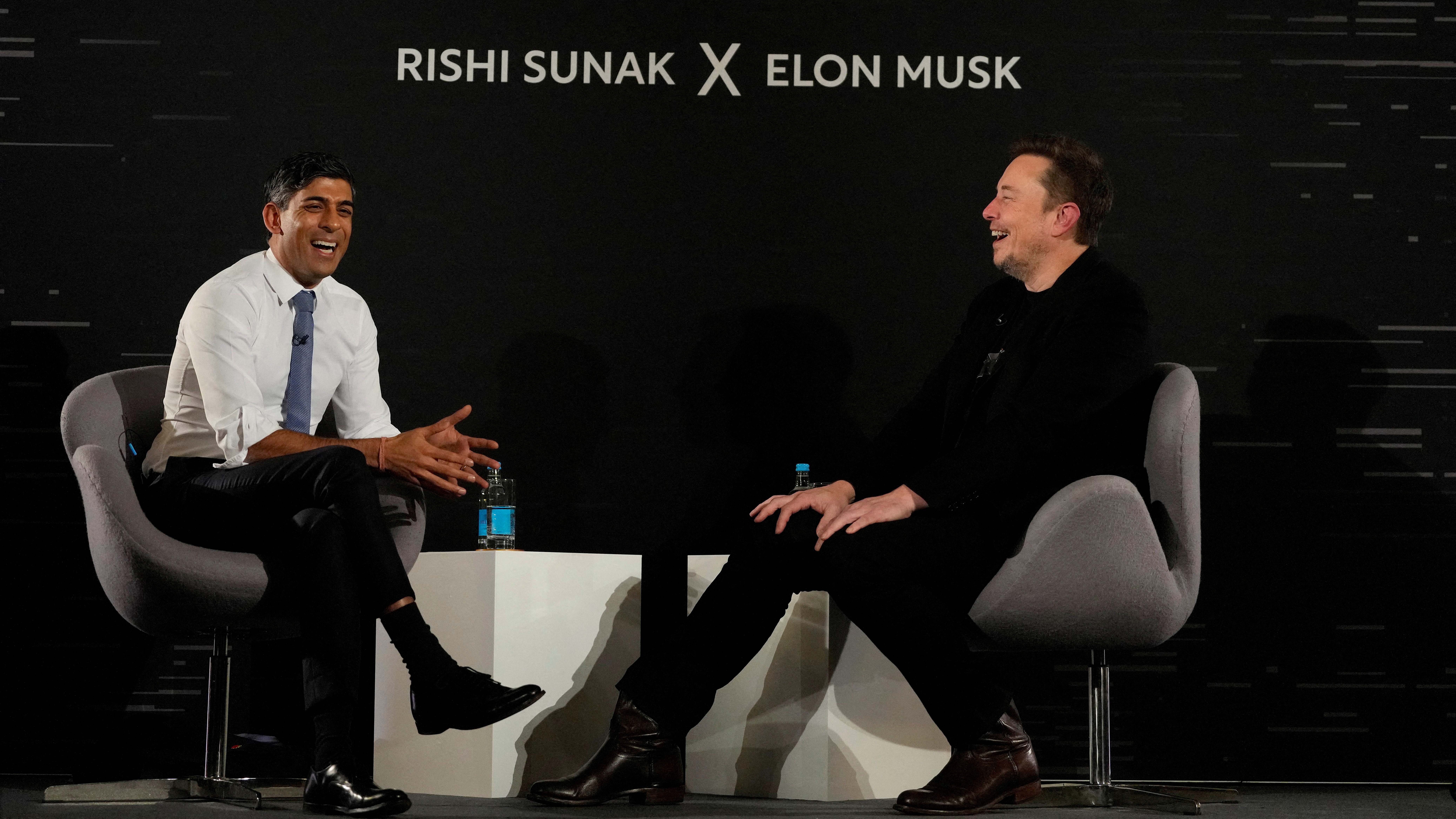 Rishi Sunak y Elon Musk charlando