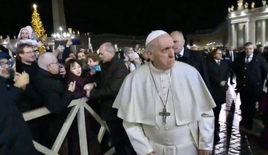 papa-francisco-golpea.JPG