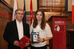 entregapremio_nebrijaconcursorelatos.jpg