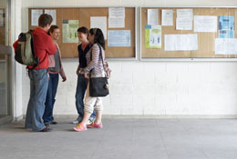 alumnos-pasillo.jpg