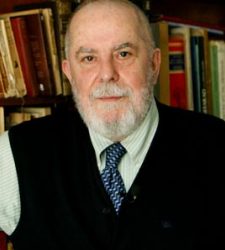 Juan Gil ingresa en la RAE reivindicando "el latín del siglo XXI"