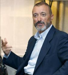 A. Pérez-Reverte: "Saldremos de esta como antes salimos de todas las demas"
