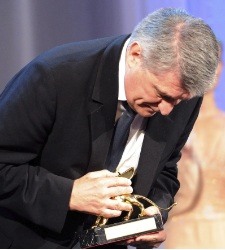 Sokurov, recogiendo el León de Oro