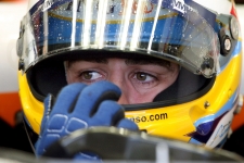 Alonso_casco_Monaco.jpg
