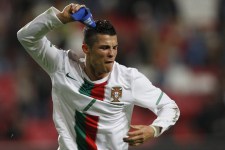 CR7-enfado-portugal-2010.jpg