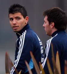 Aguero-Messi-entreno-argentina-2011-soccer.jpg