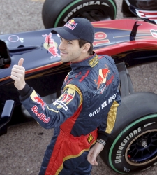 Alguersuari_saluda_valencia.jpg