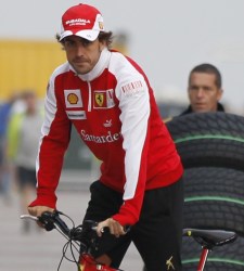 Alonso-bicicleta-Corea-2010-Reuters.jpg
