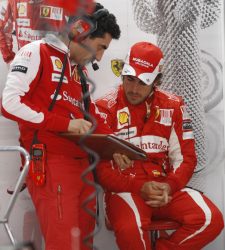 Alonso-box-mecanico-reuters.jpg