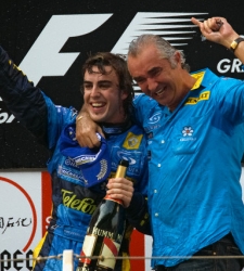 Briatore: "<b>Alonso</b> es el mejor de los últimos 20 años, superior a Schumacher""