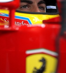 Alonso_casco_F10.jpg