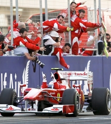 Alonso buscará una victoria para los tifosi en Monza pensando ya en 2012