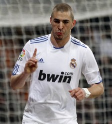 Benzema-celebra-malaga-2011.jpg