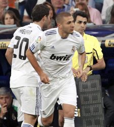Benzema-higuain-cambio-2010-efe.jpg