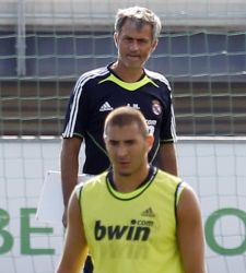 Benzema_mirada_mourinho.jpg