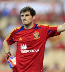 Casillas-apoya-palo-2012.jpg