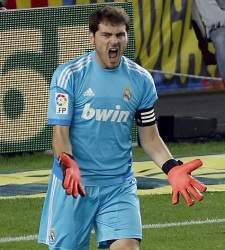 Casillas-gritazo-Clasico-2012-efe.jpg
