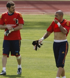 Casillas_Valdes_entreno_espana.jpg