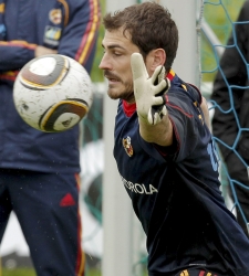 Casillas_parada_entreno_espana.jpg