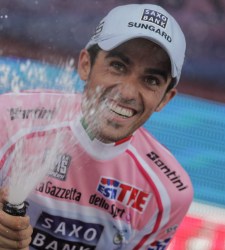 Contador-champagne-giro-2011-reuters.jpg