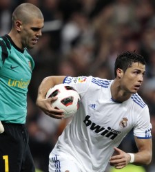 Cr7-balon-valdes-2011-reuters.jpg