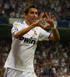 Di_maria_celebra_corazon_rm.jpg