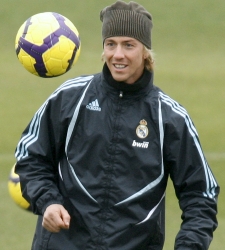 Guti_entreno_balon.jpg