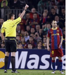Iniesta-amarilla-shakhtar-2011-reuters.jpg