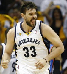 Marc-lengua-playoff-2011-reuters.jpg