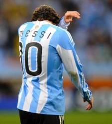 Messi_sudor_argentina_2010.jpg