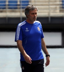 Mourinho-champins-camisetacorta-2011-reuters.jpg