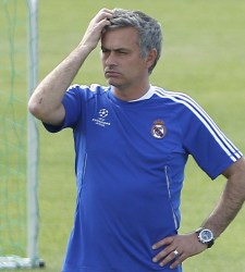 Mourinho-medita-champions-entreno-2011-efe.jpg