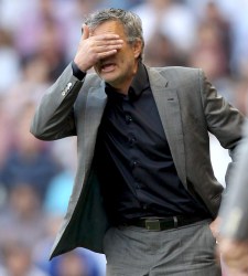 Mourinho-tapa-ojos-sanmames-2011-efe.jpg