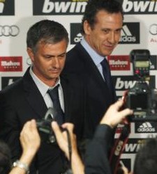Mourinho-valdano-presentacion-2010.jpg