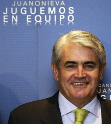ONIEVABUENA.jpg